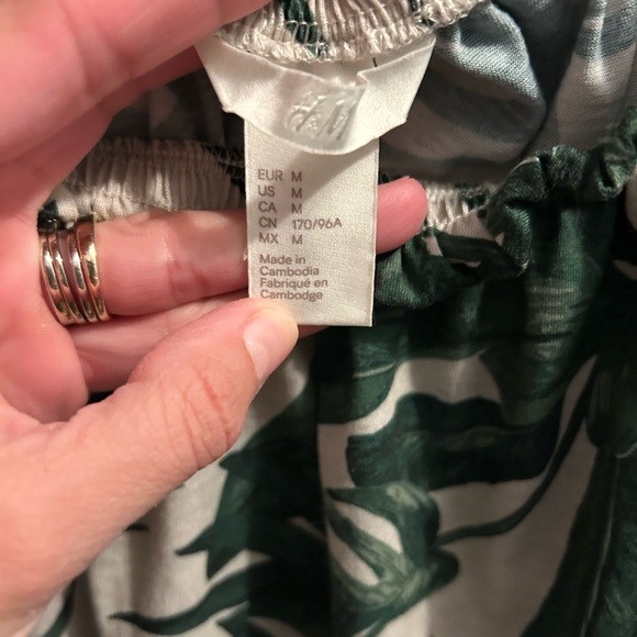 H&M tropical beach vacation‎ dress medium - Picture 2 of 5